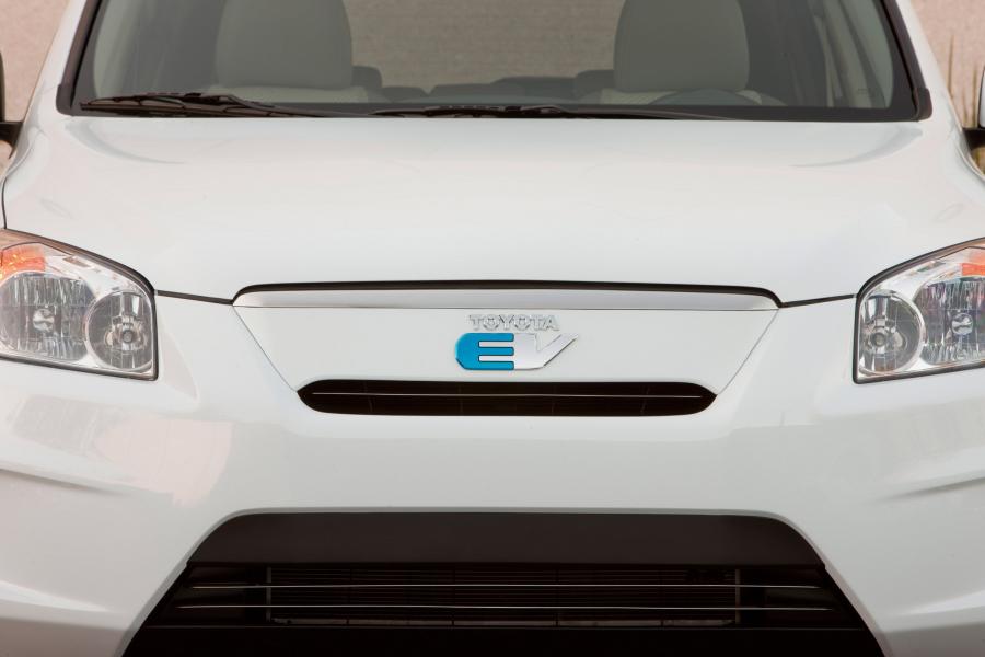  Toyota RAV4 EV Concept 2010 года  (фото 19 из 48)